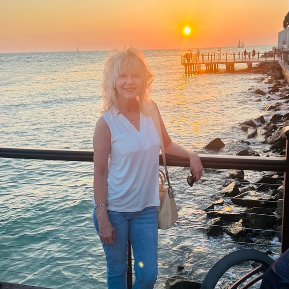 Meet your Posher, Lawanna - Picture 2 of 2